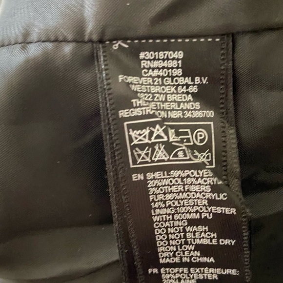 FOREVER 21 weave jacket perfect for office or any time you want to look sharp. - Picture 5 of 5